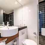 מלון Premier Centre 3*